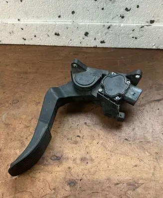 Mercedes-Benz Vito Viano W638 Accelerator throttle pedal 0281002335 A9013000404
