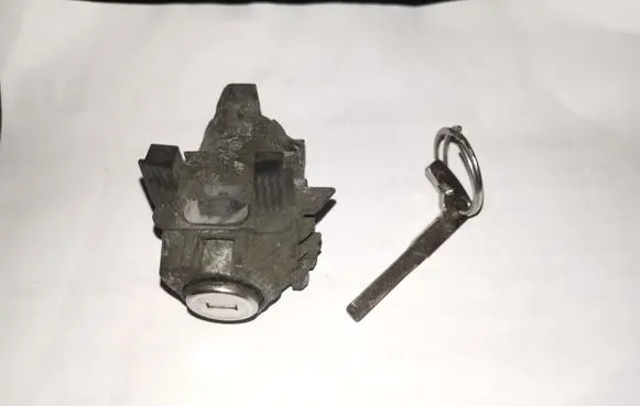 Mercedes-Benz E W212 Front door lock (next to the handle) 