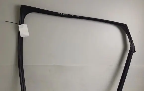 Nissan Qashqai J12 Rubber seal rear door window/glass 18259
