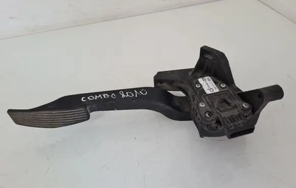 Opel Combo C Accelerator throttle pedal 9129423