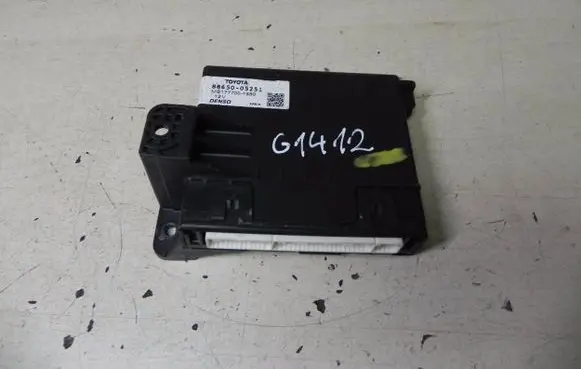 Toyota Avensis T270 Air conditioning/heating control unit 8865005251 G1412
