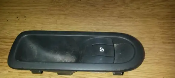 Renault Megane II Electric window control switch 156015540