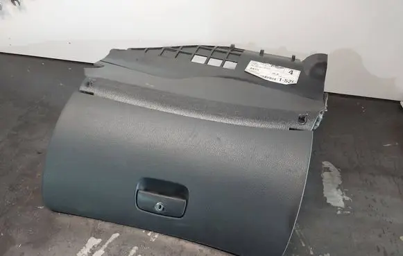Glove box
