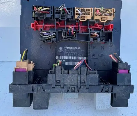 Volkswagen PASSAT CC Central body control module 3C8937049F H54S2602 F005V00747