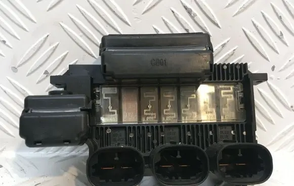 Citroen C4 I Fuse module 1400550780