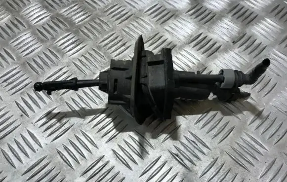 Ford Focus C-MAX Clutch master cylinder