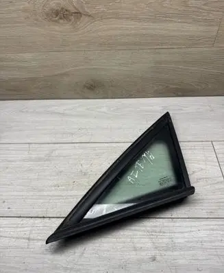 Seat Altea Front triangle window/glass 5P0845411