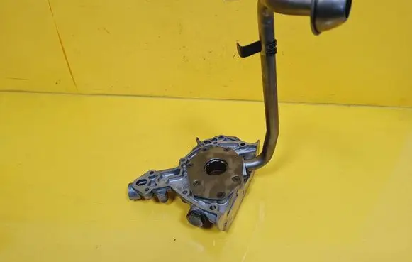 Opel Astra G Oil pump 13105998