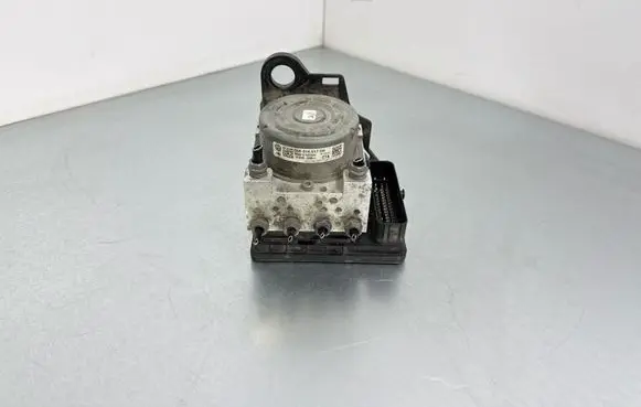 Volkswagen PASSAT B8 ABS Pump 5Q0614517CH