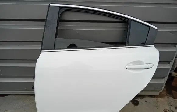 Mazda 6 Rear door