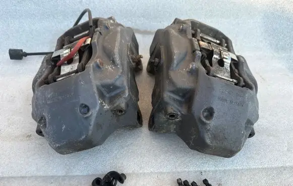 Volkswagen Touareg I Front brake caliper 209236051A 209236061A