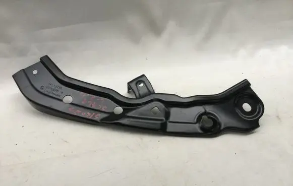 Skoda Scala Headlight/headlamp mounting bracket 657805931