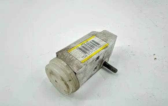 KIA Ceed Air conditioning (A/C) expansion valve 97775A6251