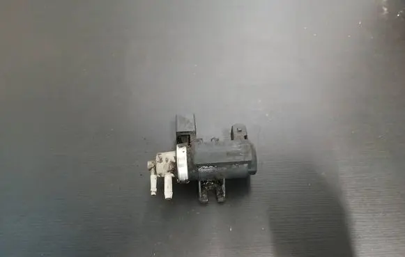 Volvo S60 Valve vacuum 721903630
