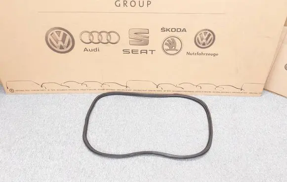 Audi Q3 8U Rear door rubber seal (on body) 8U0833721