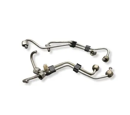 Volkswagen PASSAT B5 Fuel injector supply line/pipe 