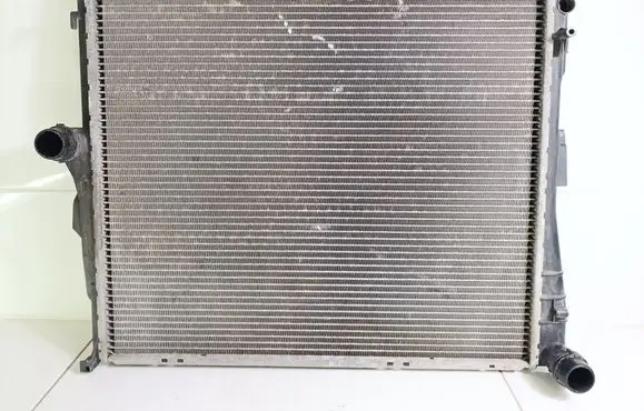 BMW X3 E83 Coolant radiator 34035519