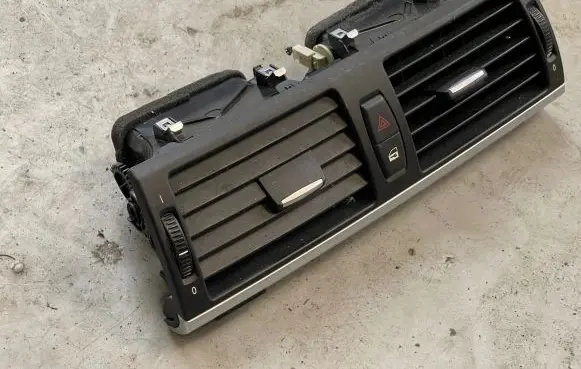 BMW X5 E70 Dash center air vent grill 9220101 9210705 14482