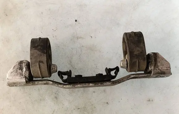 Audi A4 S4 B7 8E 8H Muffler mount bracket/holder 8E0253463F