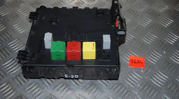 Opel Signum Fuse box set 93184327