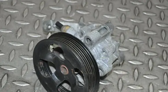 Toyota Avensis T250 Power steering pump
