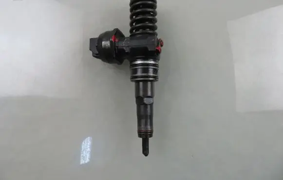Volkswagen Sharan Fuel injector 038130073AK