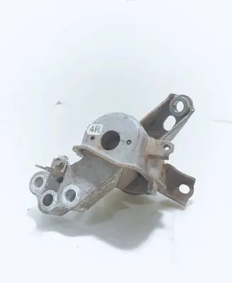 Toyota Avensis T270 Engine mount bracket