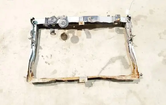 Toyota Avensis T270 Radiator mount bracket 