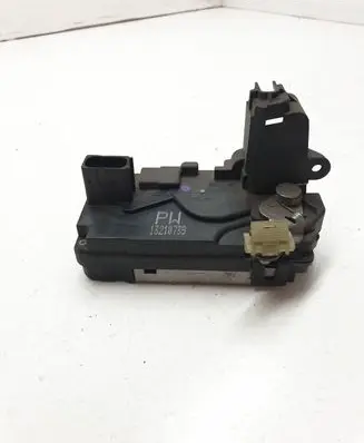 Opel Zafira B Rear door lock 13210739