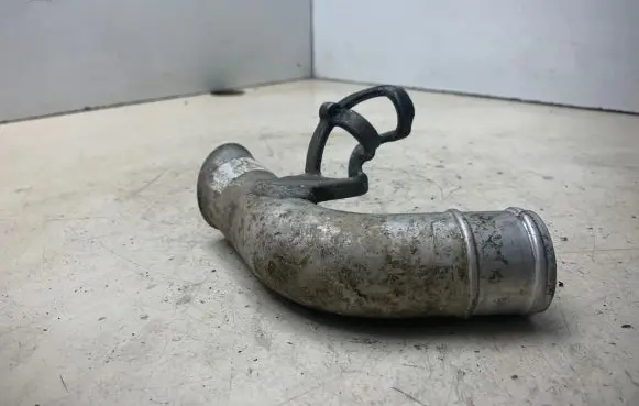 Volkswagen Touran I Engine coolant pipe/hose