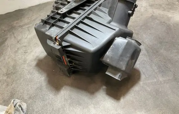 Ford Transit Courier Air filter box GK319600AF