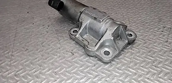 Volvo XC90 Camshaft vanos timing valve 8670421 031104 F34711502