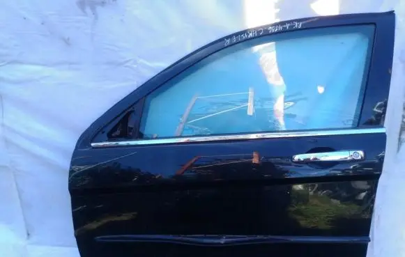 Chrysler Sebring (JS) Front door juoda