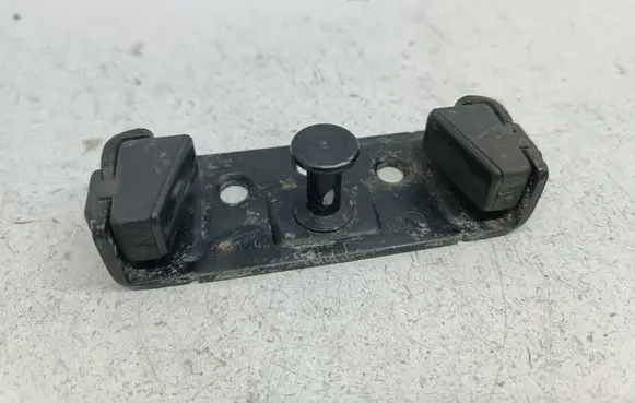 BMW 1 E81 E87 Loading door lock loop/hook striker 7078167 51247078167