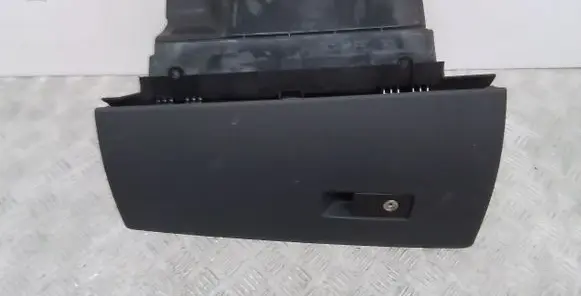 Volvo V70 Glove box 39891975
