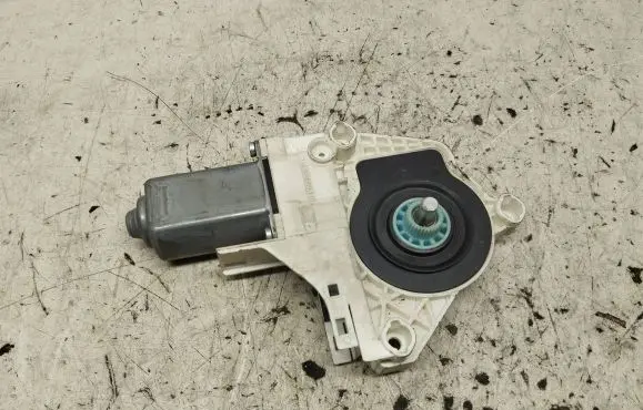 Audi A1 Front door window regulator motor 8K0959802C 1036A62113110 150430240621
