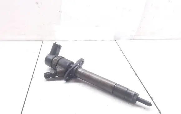 Volvo S60 Fuel injector 8658353