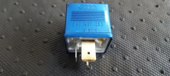 Volkswagen PASSAT B5.5 Other relay 8A0951253 899587
