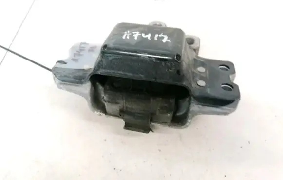 Skoda Octavia Mk2 (1Z) Engine mount bracket