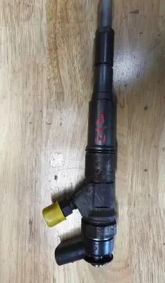 BMW 5 E60 E61 Fuel injector 0445110212