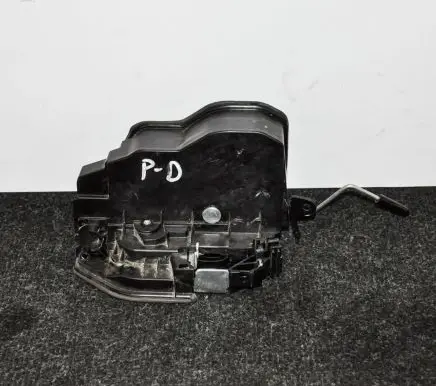 BMW X4 F26 Front door lock 7318416