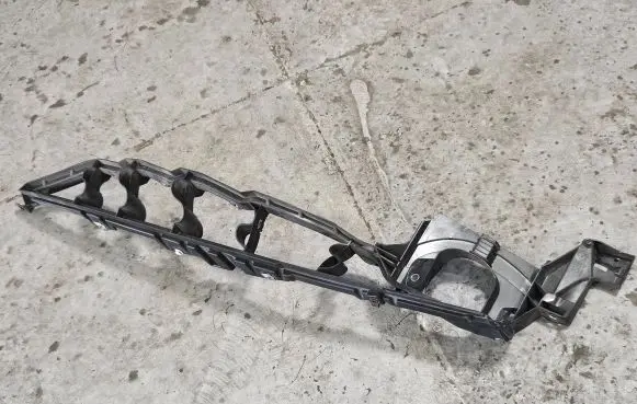 BMW X6 E71 Fender mounting bracket 7157989
