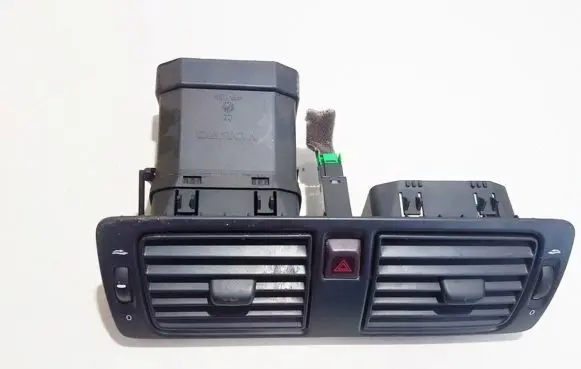 Volvo V50 Dash center air vent grill 8651399 04w284