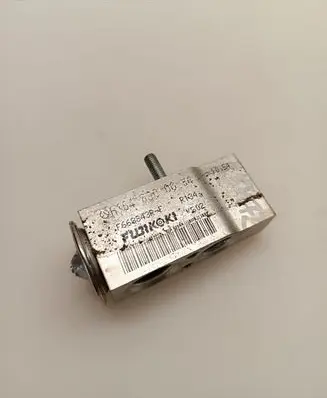 Mercedes-Benz ML W164 Air conditioning (A/C) expansion valve F668843RF