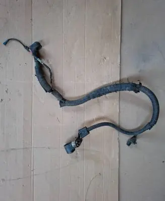 Hyundai Coupe Positive cable (battery) 37290-2D020