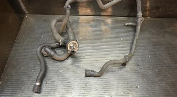 Ford Mondeo MK IV Engine coolant pipe/hose