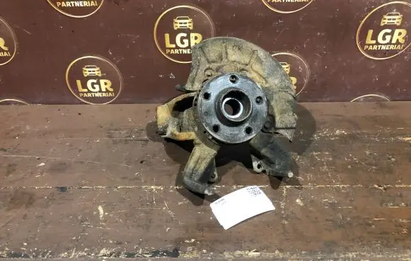 Volkswagen Golf IV Front wheel hub spindle knuckle