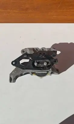 Peugeot 308 Engine mount bracket 4A103720