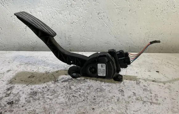 Suzuki Grand Vitara II Accelerator throttle pedal 1590065J01 01122005