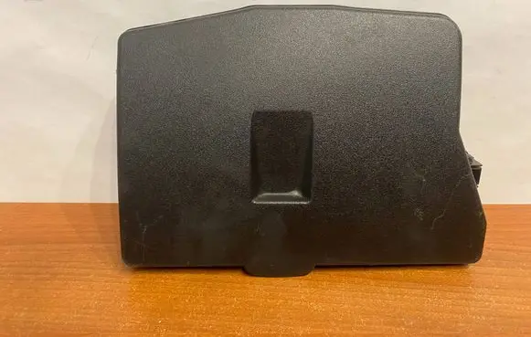 Toyota Avensis T270 Fuse box cover 8266205130